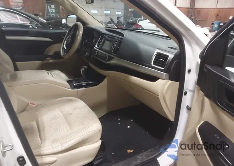 2015 Toyota Highlander Le Plus V6 z USA, uszkodzony, nr VIN 5TDBKRFH6FS221984